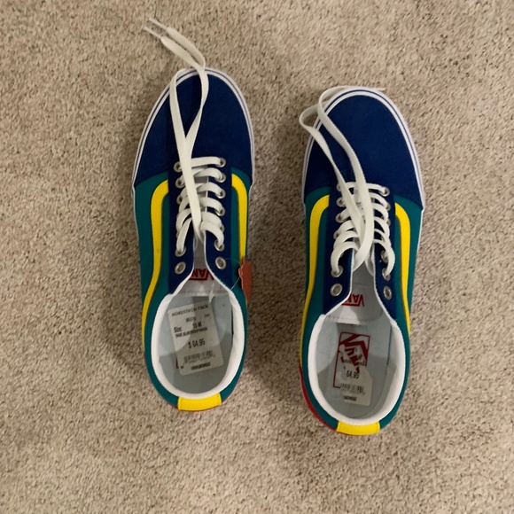 . NWT - Mens size 10 Vans - Picture 1 of 5